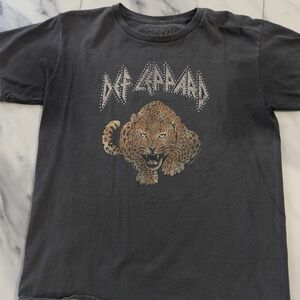 Women's XL (More Like A Medium) Black Graphic T-Shirt